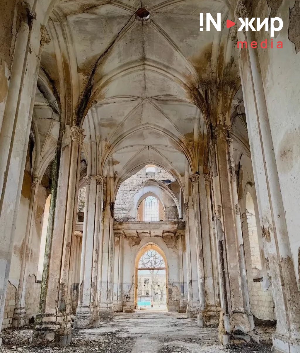 &nbsp;Костел зсередени